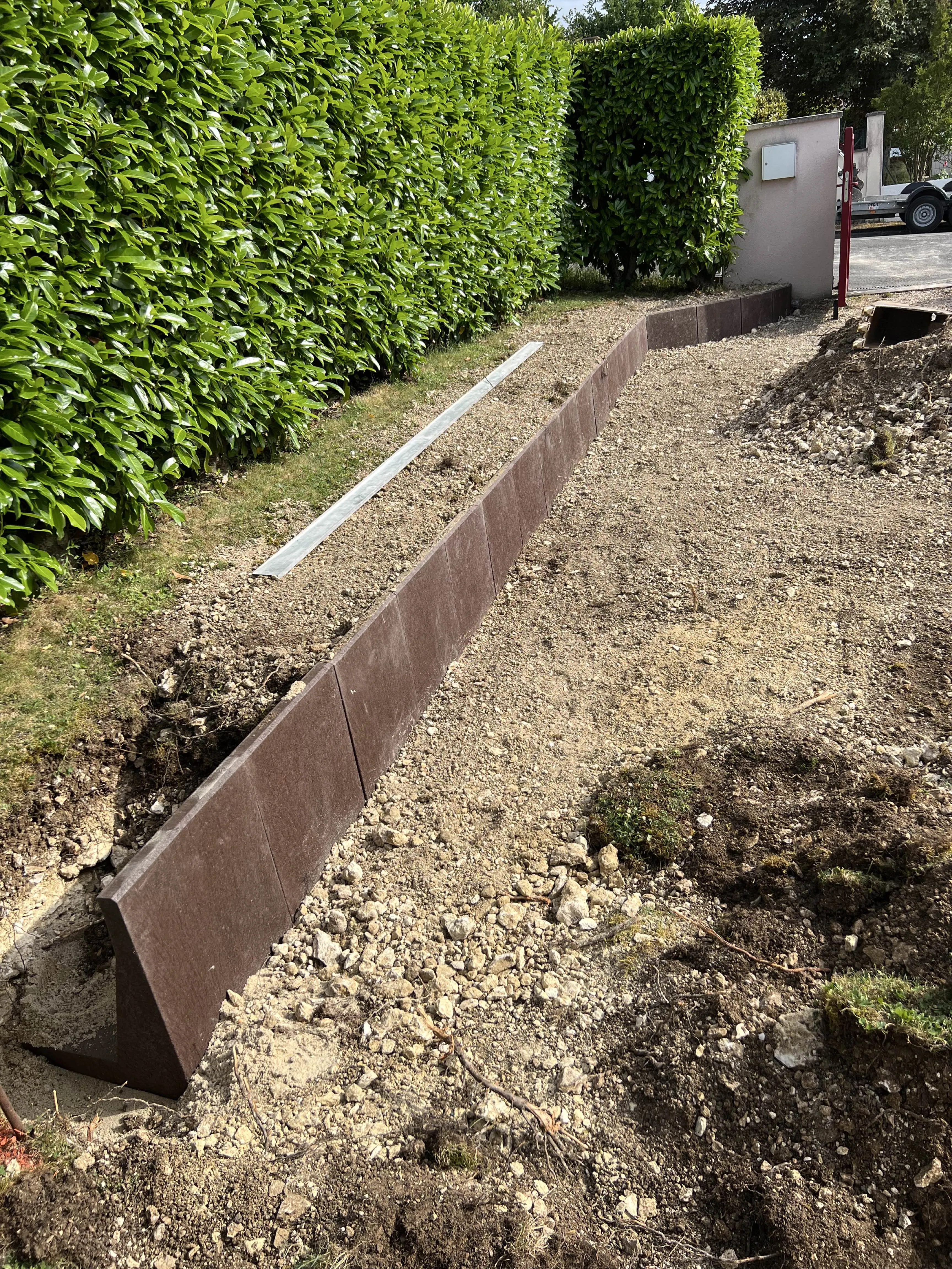 Bordures acier et massifs plantés