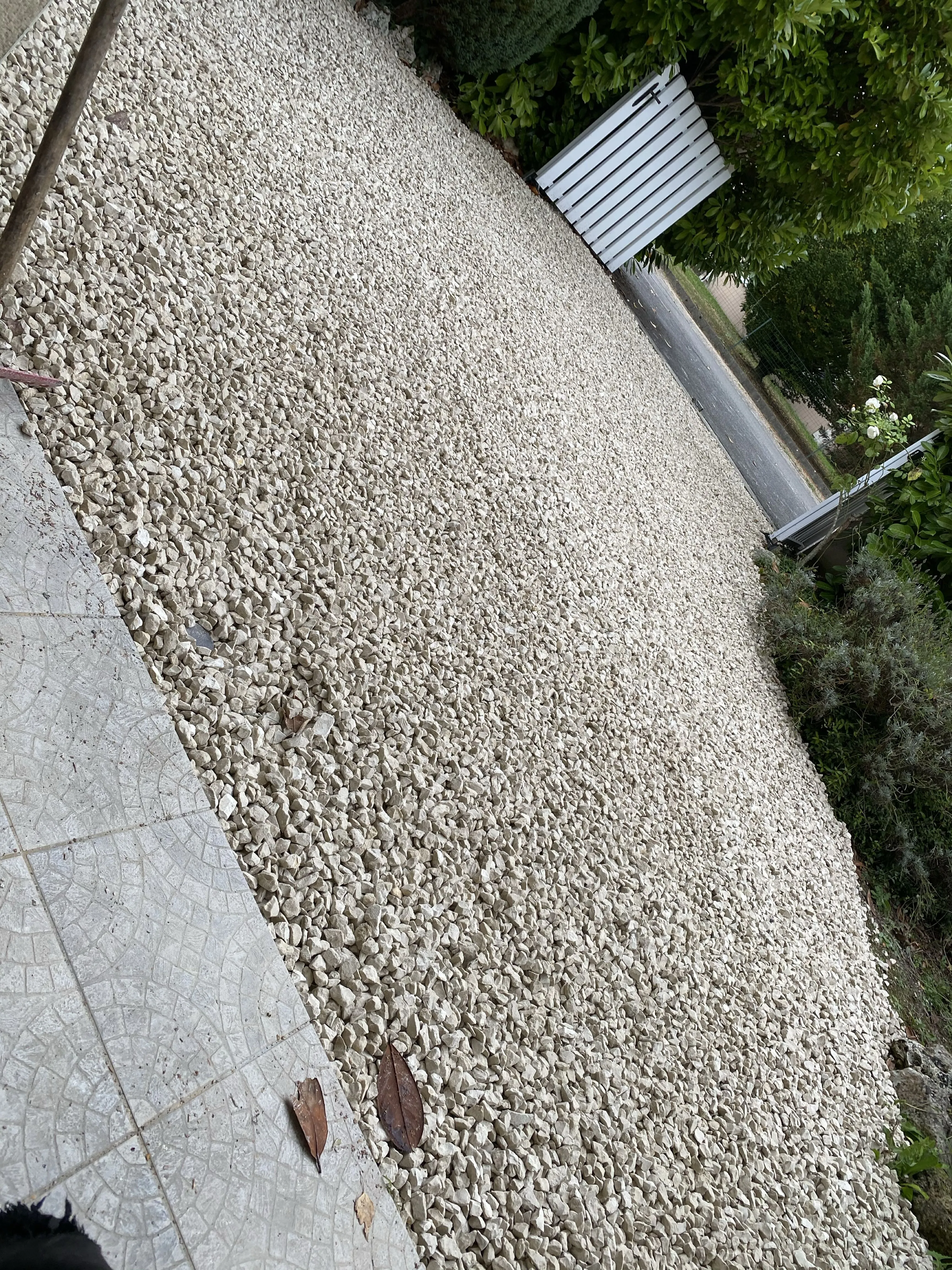 Allée en gravier décoratif en Charente