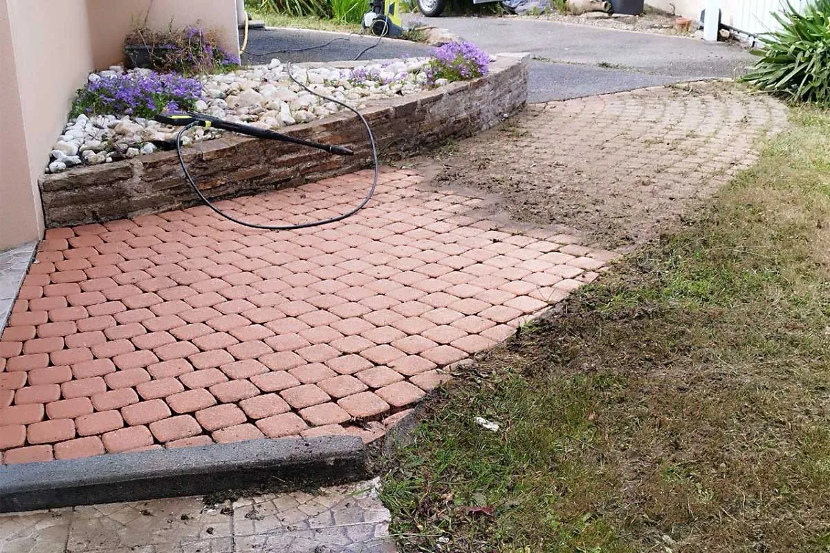 Nettoyage de terrasses et dallages en Charente